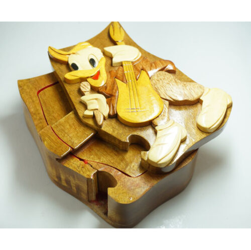 Donald Duck intarsia puzzle box 1